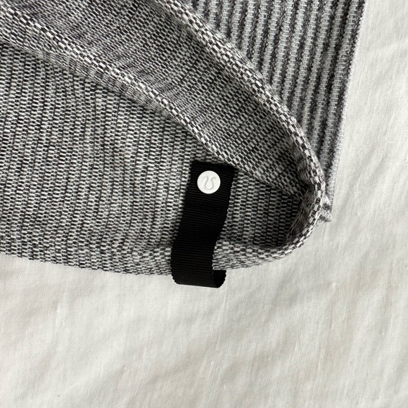 Lululemon - Striped snap scarf - grey - Picture 2 of 5